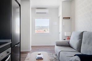 Fernseher, Stereoanlage