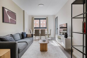 Fernseher, Stereoanlage