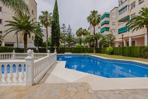 Pool - Luxe El Consul - El Romeral 1BR, nr Groceries, by Blueground (Málaga)