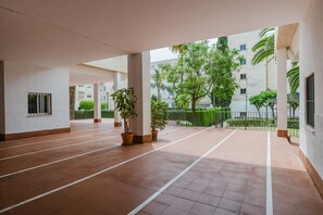 Property grounds - Luxe El Consul - El Romeral 1BR, nr Groceries, by Blueground (Málaga)