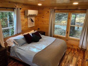 2 bedrooms, travel cot, WiFi, bed sheets - The LucKY Lodge: Hot Tub! New Build, 11 Miles to Natural Bridge (Campton)