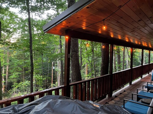 The LucKY Lodge: Hot Tub! New Build, 11 Miles to Natural Bridge
