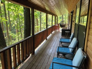 Terrace/patio - The LucKY Lodge: Hot Tub! New Build, 11 Miles to Natural Bridge (Campton)