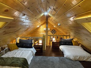 2 bedrooms, travel cot, WiFi, bed sheets