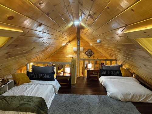 The LucKY Lodge: Hot Tub! New Build, 11 Miles to Natural Bridge