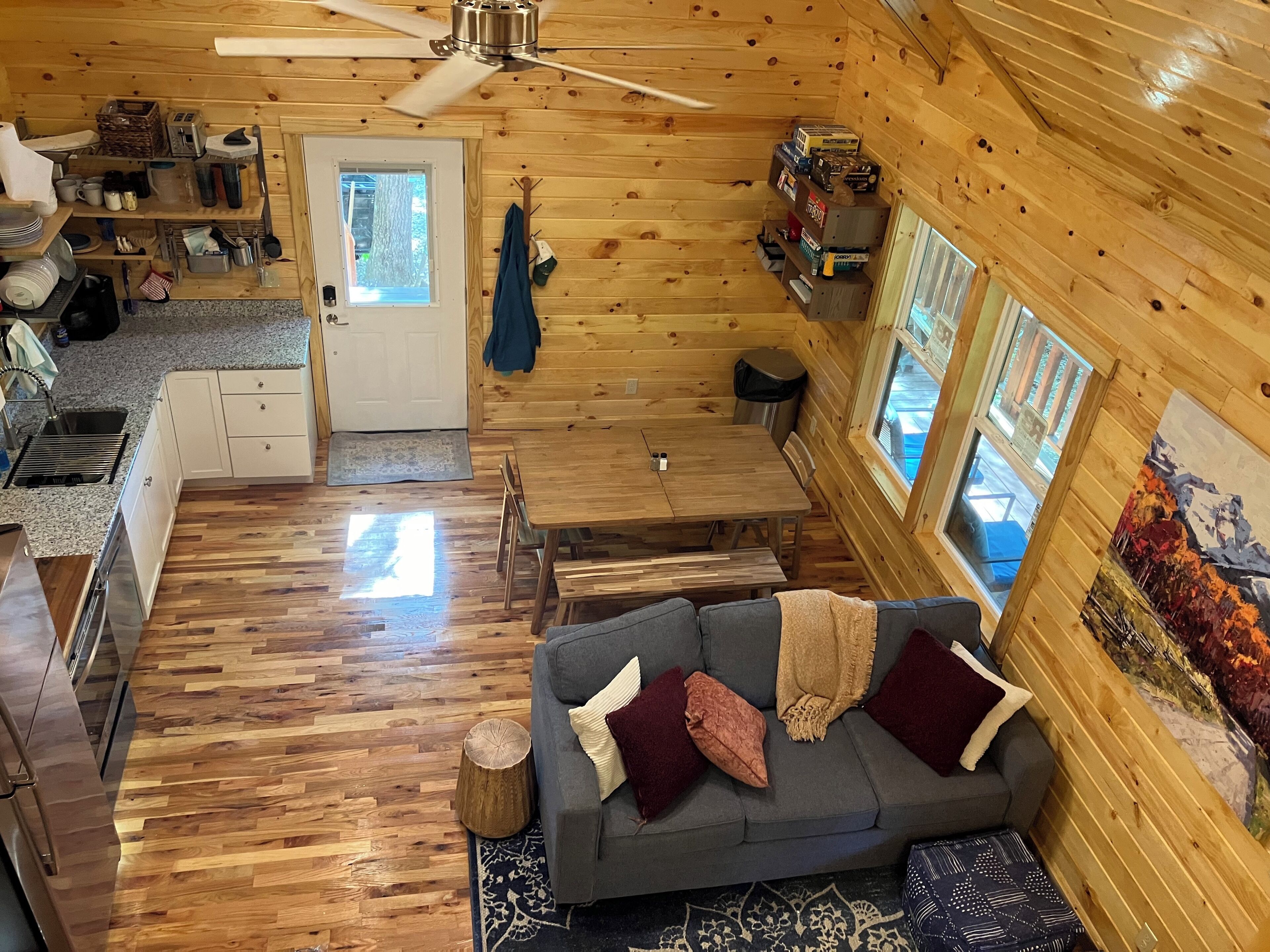 The LucKY Lodge: Premier Hosts! New Build, 11 Miles to Natural Bridge