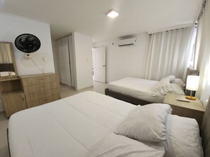 3 bedrooms, free WiFi, bed sheets - Muy Amplio y Comodo Apartamento, Laguito. Frente al mar (Cartagena)