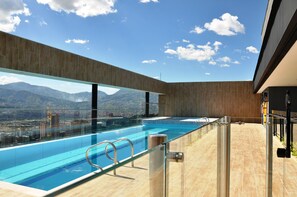 屋外プール、温水プール