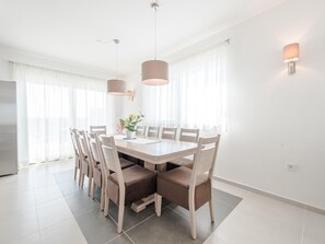 Villa | Dining