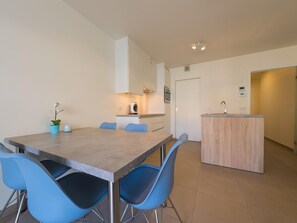 Apartment | Dining - Chic Flat With Bunk Beds (Middelkerke)