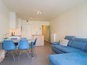 Apartment | Dining - Chic Flat With Bunk Beds (Middelkerke)