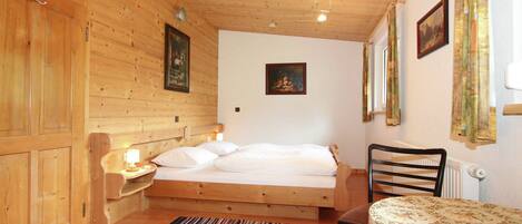 Apartment | 3 bedrooms, individually furnished, bed sheets