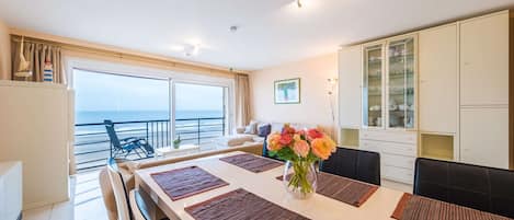 Apartment | Dining
