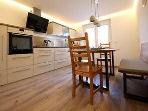 Appartement | Privékeuken | Een oven, een waterkoker, een broodrooster