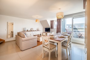 Interior - Coastal Retreat With Balcony (Koksijde)