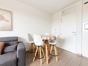 House | Dining - Holiday Home in Koksijde With Garden & BBQ (Koksijde)