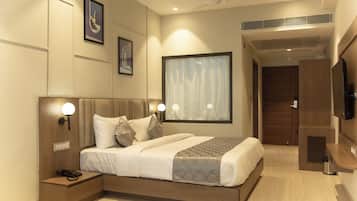 Executive Room | Premium bedding, desk, laptop workspace, blackout curtains