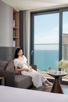 Hochwertige Bettwaren, Daunenbettdecken, Zimmersafe, Schreibtisch