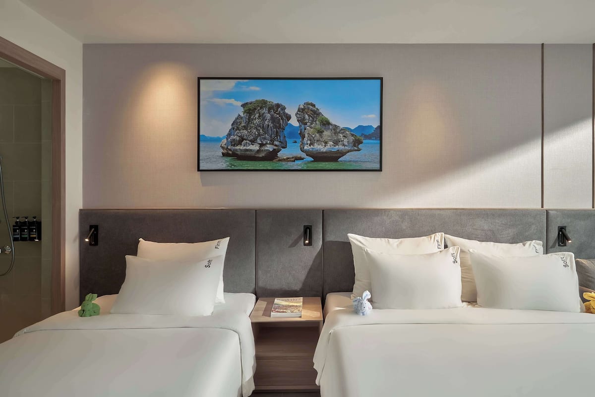Kamar Triple Kota, pemandangan kota | Seprai premium, selimut bulu angsa, brankas, dan meja kerja