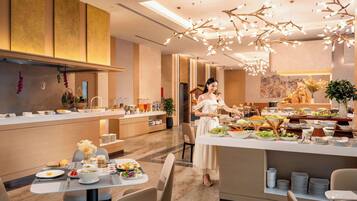 Free daily buffet breakfast