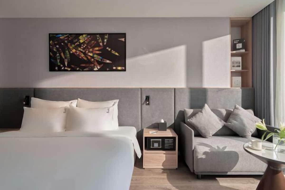 Premium bedding, down duvets, in-room safe, desk