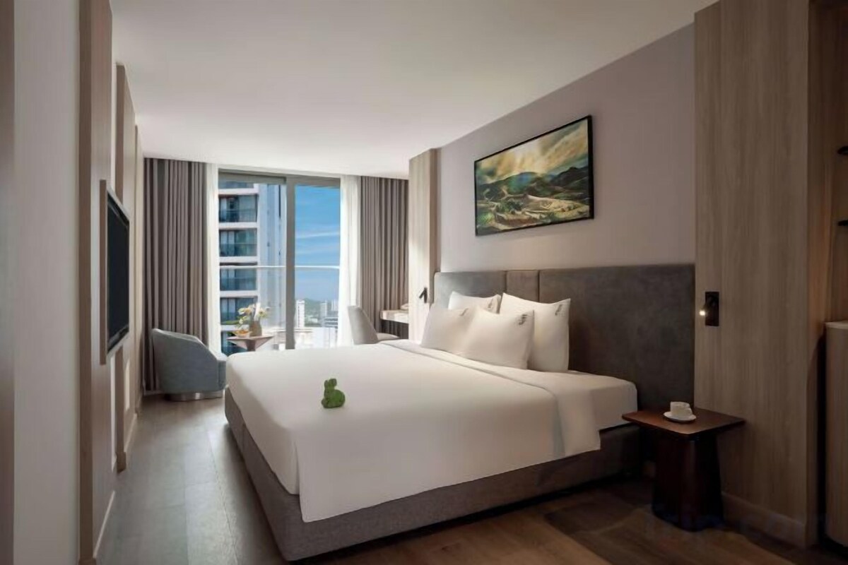 Premium bedding, down duvets, in-room safe, desk