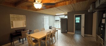 Large 3 bedroom house in central fort Walton close to beach bases and shops