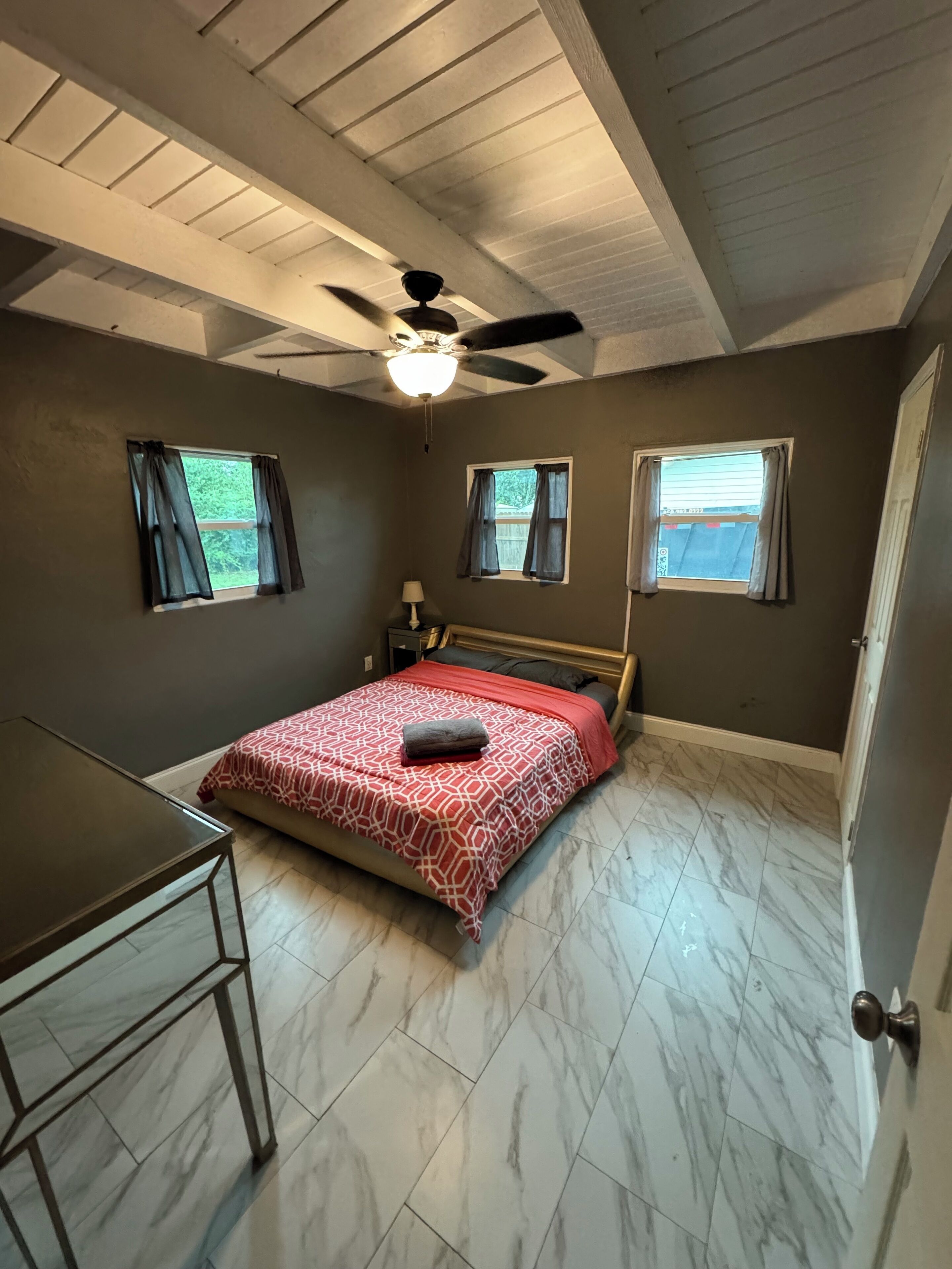 3 bedrooms, desk, iron/ironing board, WiFi