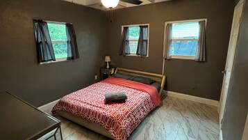 3 dormitorios, escritorio, tabla de planchar con plancha y wifi