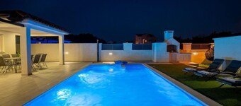 Modern Villa Sabun/2 With Pool and Jacuzzi