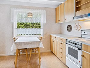 House | Private kitchen - 6 Person Holiday Home in Aram (Vanylven)