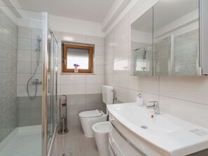 Villa | Badezimmer | Dusche