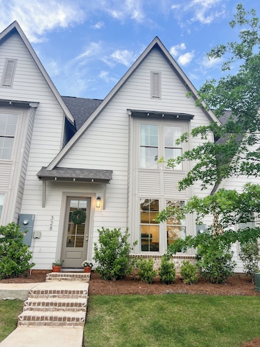 Back To College! 3 Bed Rooms 2.5 Bathroom- College Street near 280
