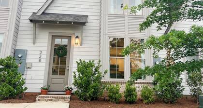 Back To College! 3 Bed Rooms 2.5 Bathroom- College Street near 280