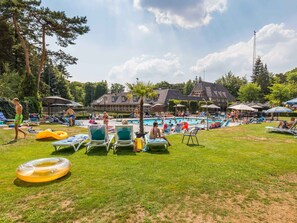 Chalet | Pool | Outdoor pool - Modern Chalet With Dishwasher (Lunteren)