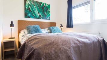 2 bedrooms, individually furnished, bed sheets
