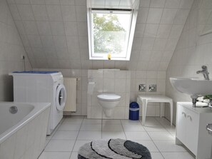 Bathroom - Apartment in Feldberger Seenlandschaft (Feldberger Seenlandschaft)