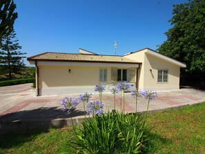 House | Exterior - Holiday Home in Floridia With Private Pool (Floridia)