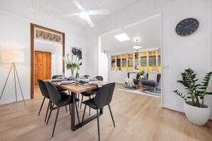 Dining - Heritage 5BR Queenslander - Minutes walk to CBD&Southbank, 3 Parking (Highgate Hill)