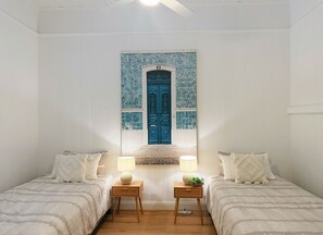 5 Schlafzimmer, Zimmersafe, Bügeleisen/Bügelbrett, Reisekinderbett