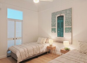 5 slaapkamers, een kluis op de kamer, een strijkplank/strijkijzer
