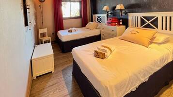 Apartment | 3 bedrooms, individually furnished, bed sheets