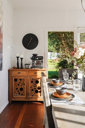 Dining - Luxurious Escape for Families & Groups on outskirts of Toowoomba (Ravensbourne)