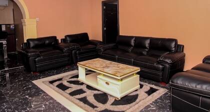 Abeokuta 2-Bed House, Sleeps 4 with Free Parking