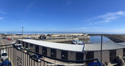 2Bed Maisonette-Sleeps 4-Balcony, Sea views, Wifi