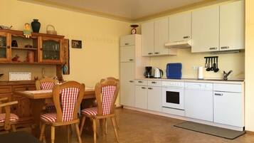 Apartment | Private kitchen | Oven, high chair