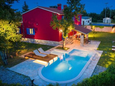 Villa Parun Comfortable Holiday Residence