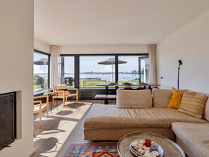 Living area - Spacious Villa in Kamperland Near Lake (Kamperland)