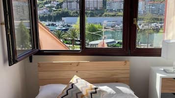 4 chambres, fer et planche à repasser, lit parapluie, Wi-Fi gratuit