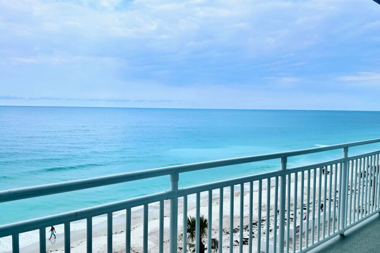 Breathtaking Lower PH Beachfront 2/2 Condo